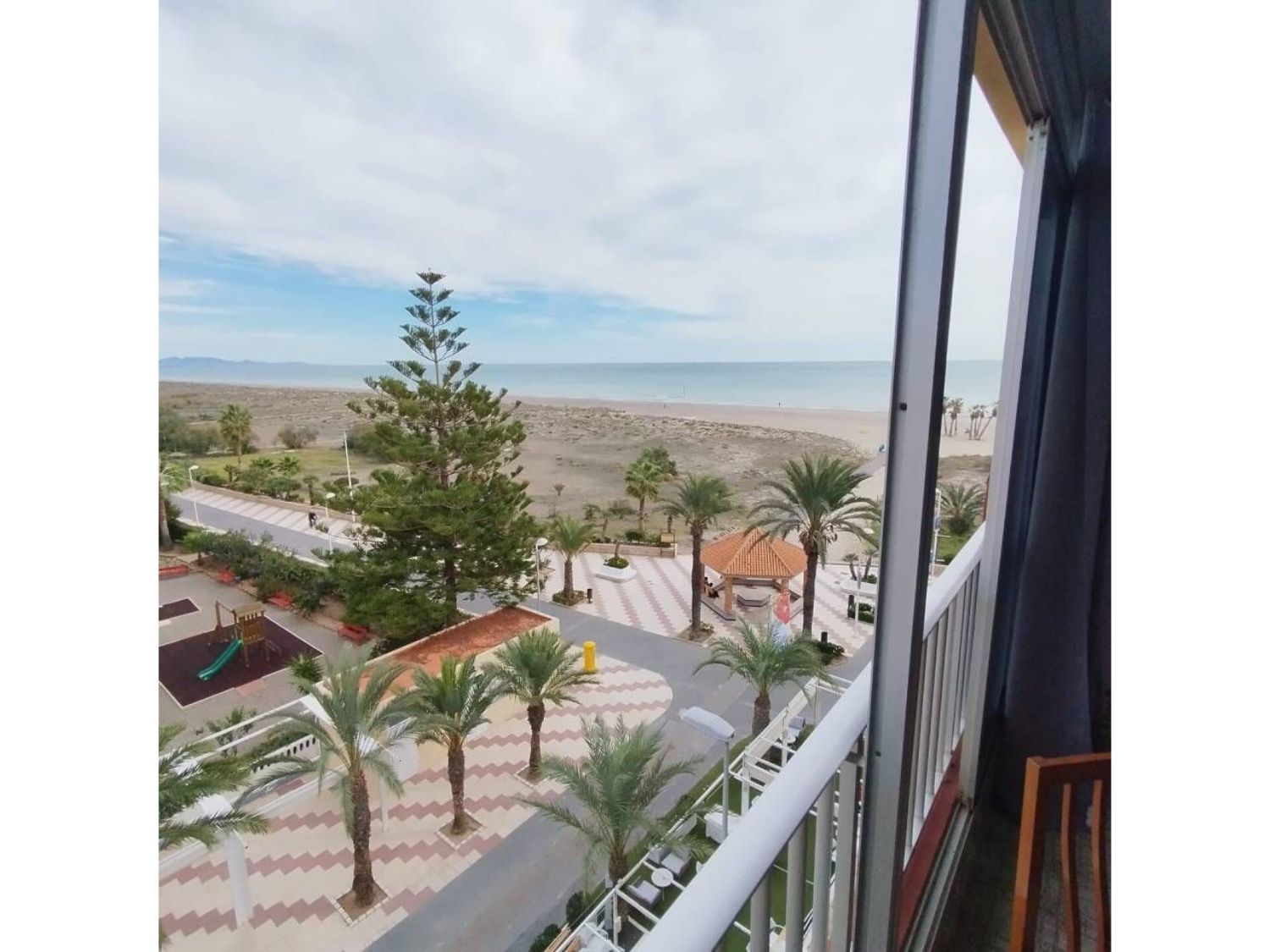Apartment for sale on the seafront in Canet d'En Berenguer