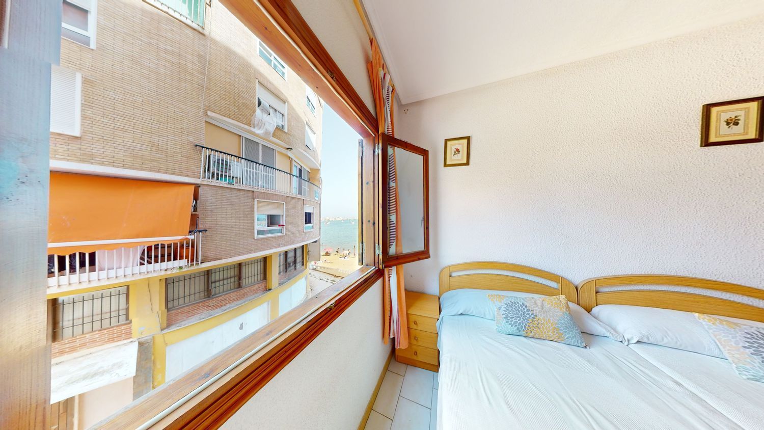 Apartamento en venta en primera línea de mar en Av. Doctor Gregorio Marañón, en Torrevieja