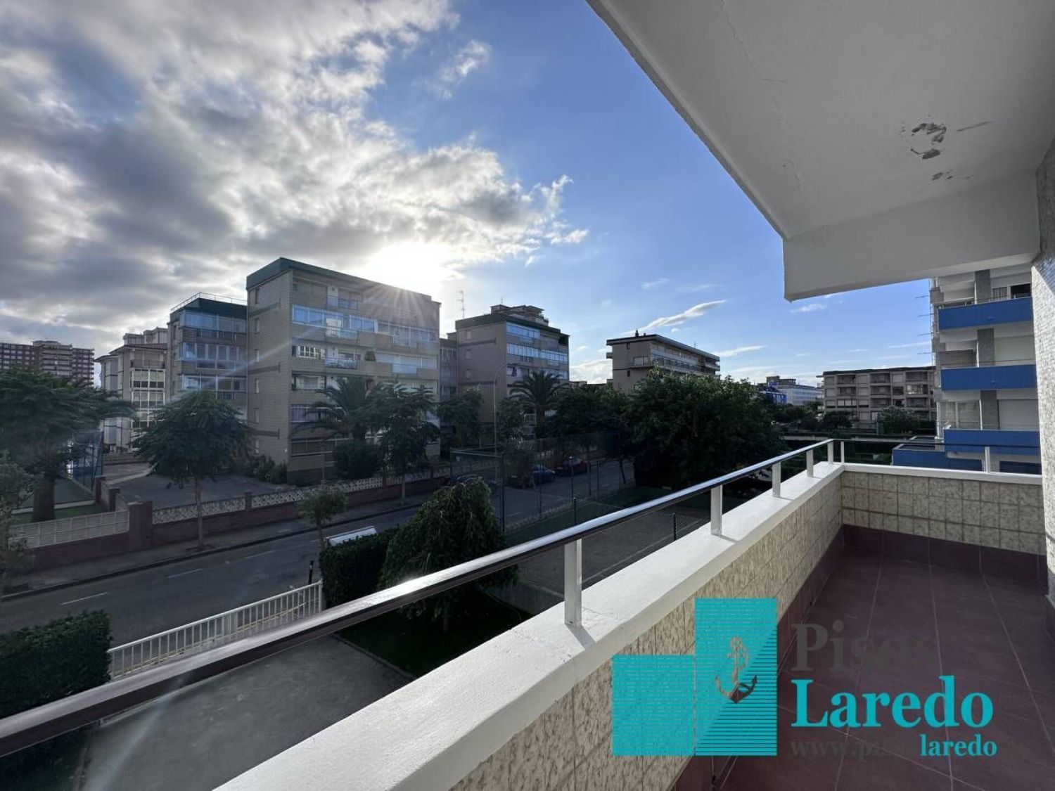 Apartment for sale on the seafront on Av. Enrique Mowinkel, in Laredo