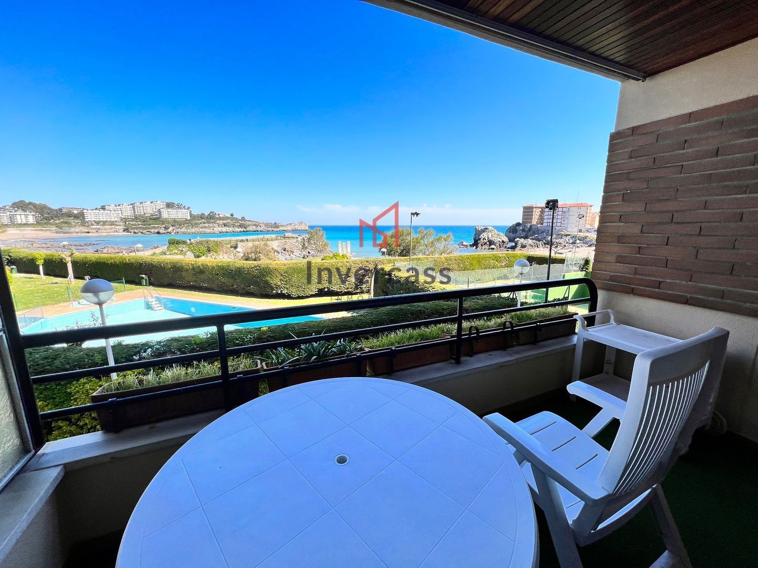 Apartment for sale on the first line of the sea on Calle de Silvestre Ochoa, in Castro-Urdiales