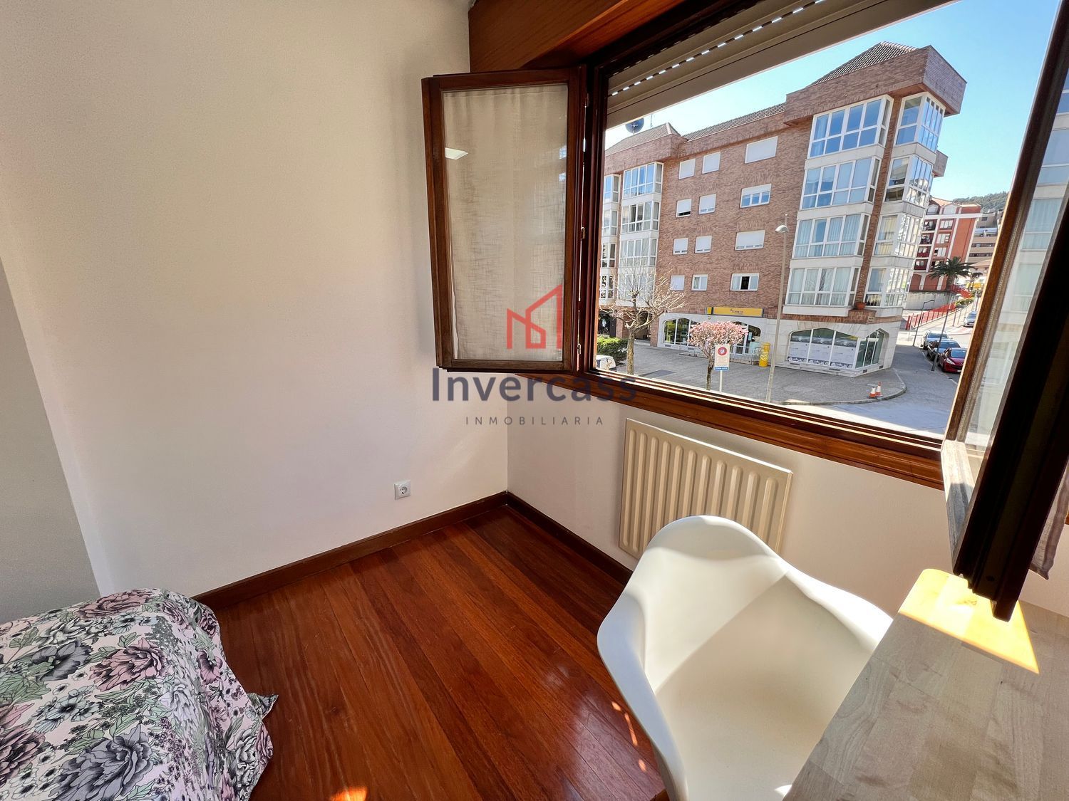 Apartment for sale on the first line of the sea on Calle de Silvestre Ochoa, in Castro-Urdiales