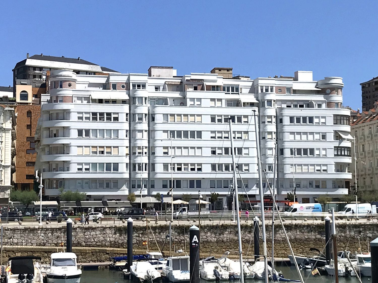 Apartamento à venda à beira-mar na rua Castelar, em Santander
