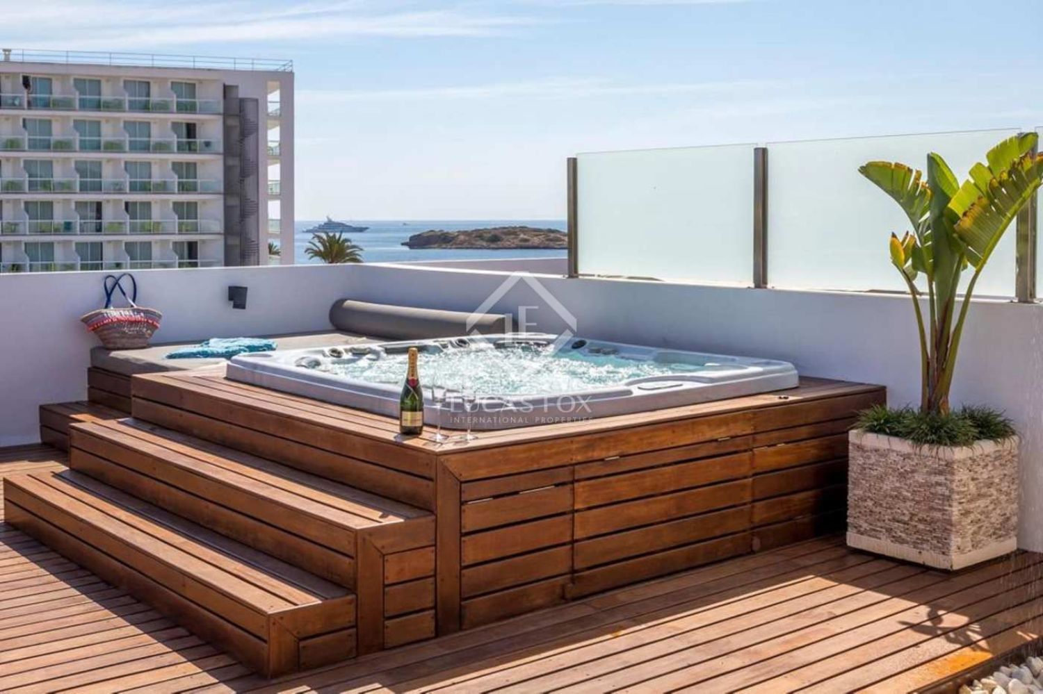 Flat for sale on the seafront in Avenida Pere Matutes Noguera, in Ibiza