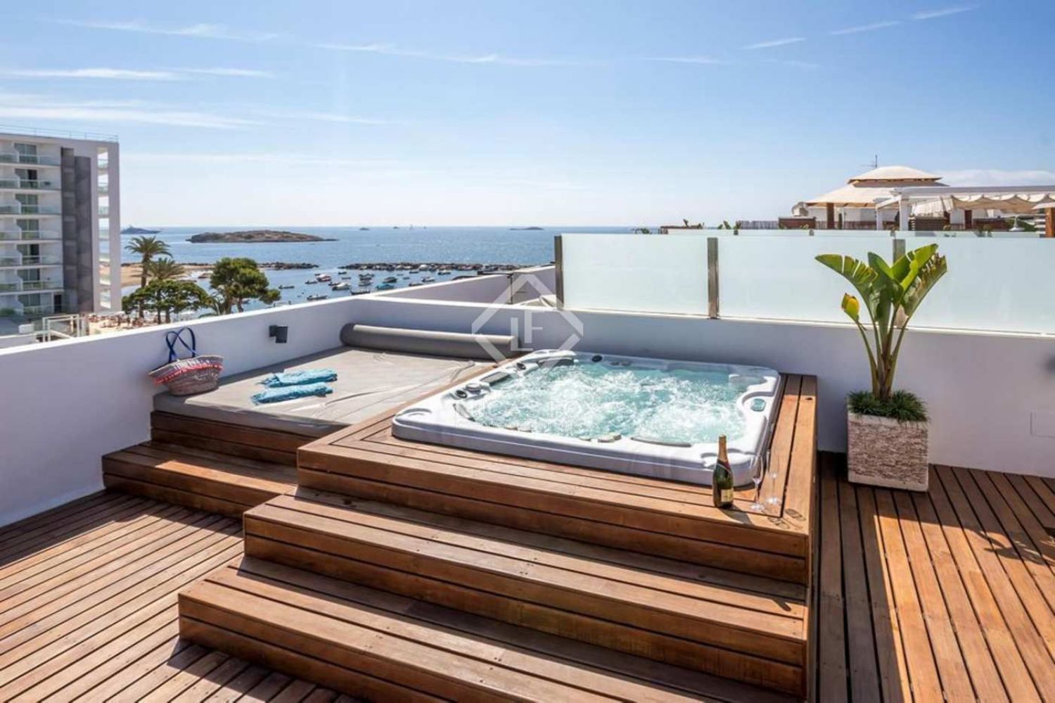 Flat for sale on the seafront in Avenida Pere Matutes Noguera, in Ibiza