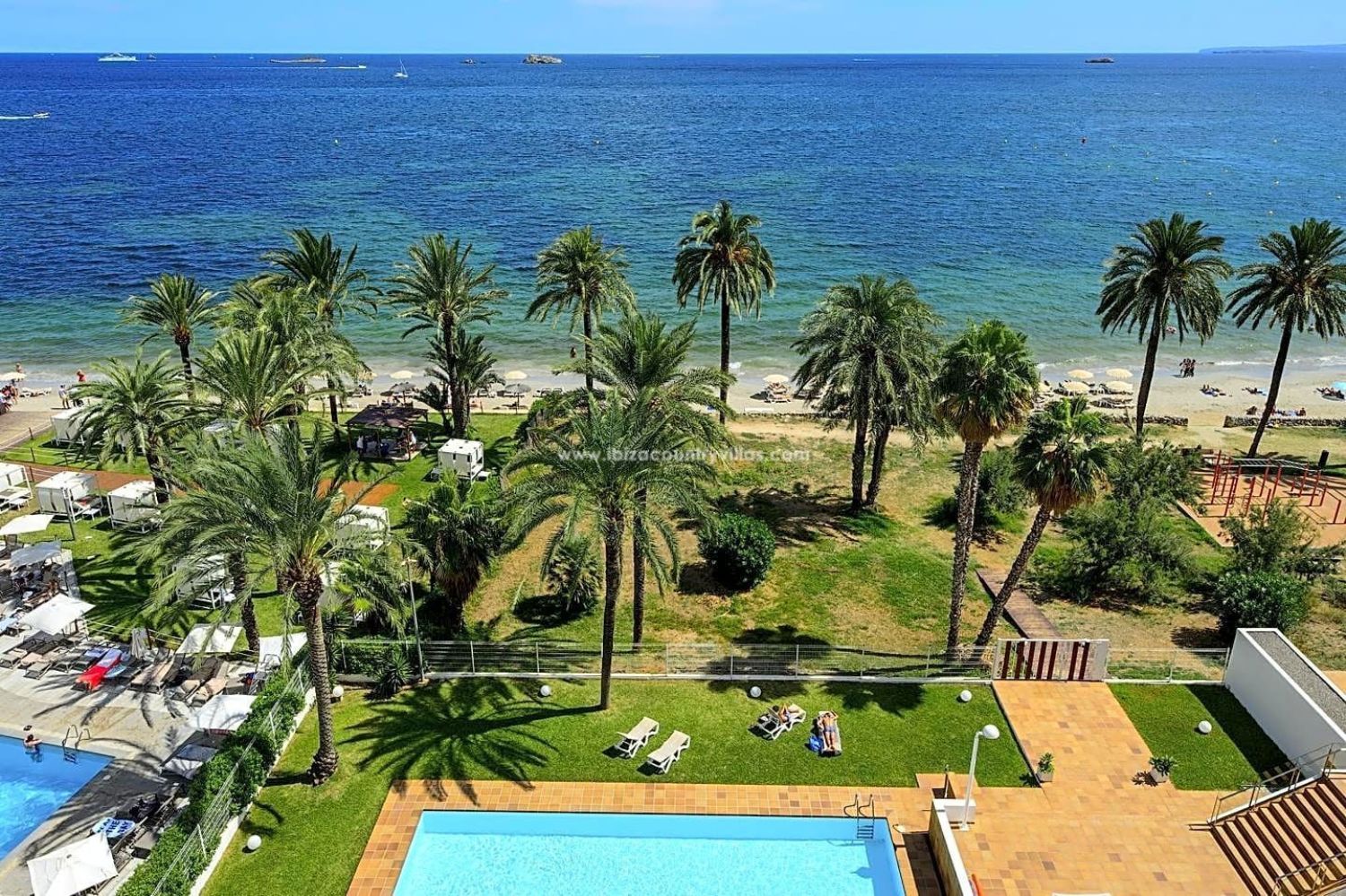 Frontline beach flat for sale in Avenida Pere Matutes Noguera in Ibiza
