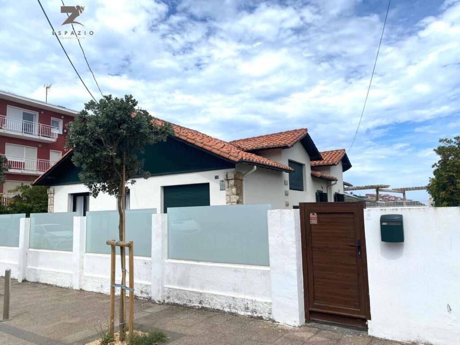 House for sale on the seafront on Calle Palencia, in Suances