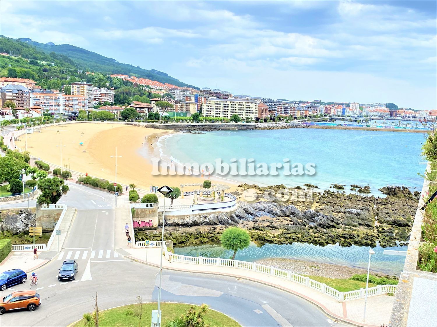 Penthouse for sale on the seafront on Av. la Playa, in Castro-Urdiales