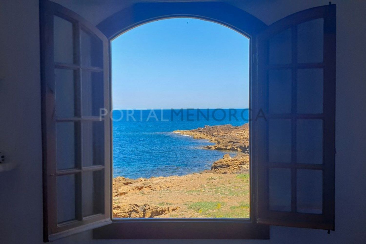 Apartamento à venda em frente ao mar em Fornells, em Menorca, Espanha