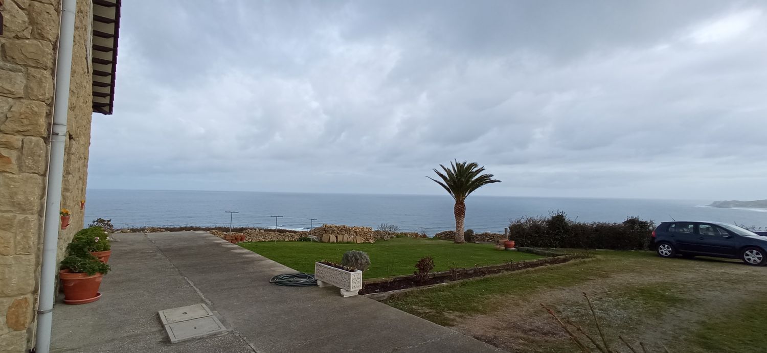 House for sale on the seafront in the Boria neighborhood, in San Vicente de la Barquera