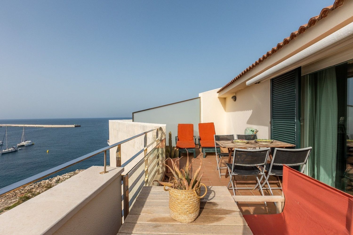 Flat for sale on the seafront in Paseo Marítimo, in Ciutadella de Menorca