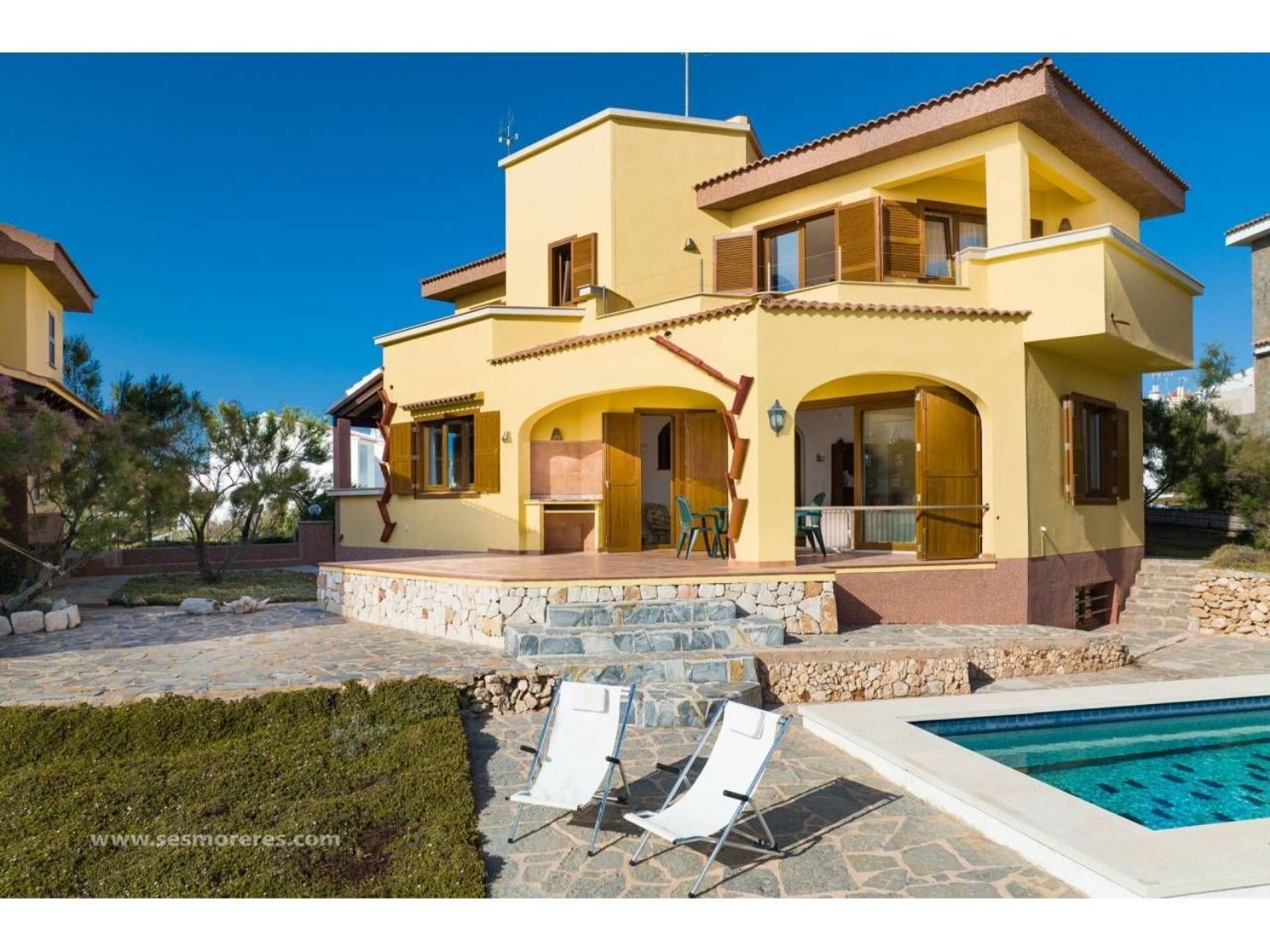 Casa en venta en primera línea de mar en Cala en Blanes, en Menorca