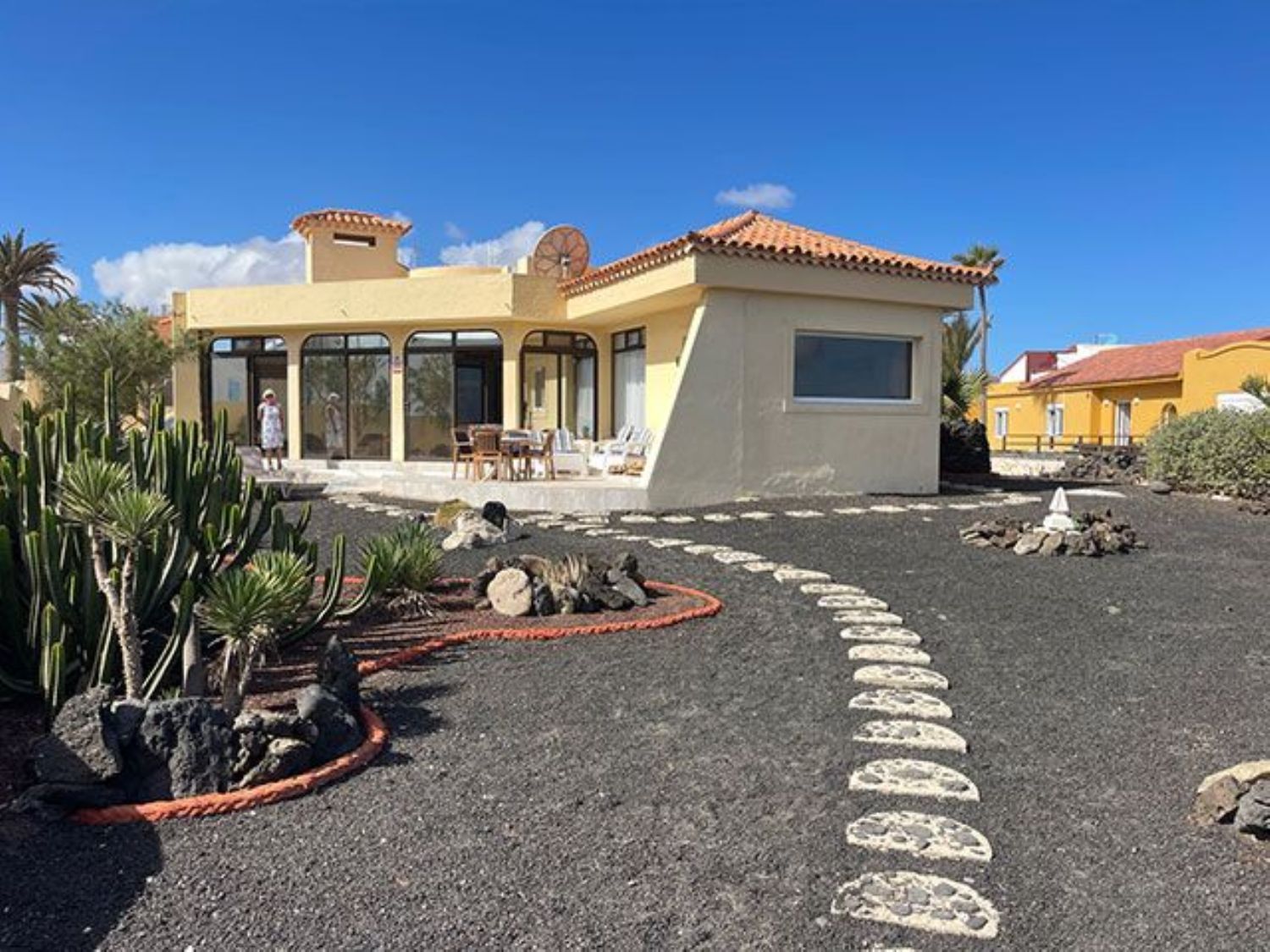 Semi-detached house for sale in first sea line in Las Agujas, La Oliva