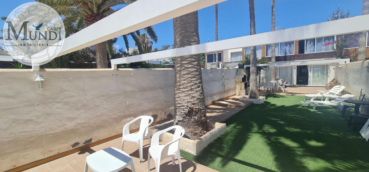 Casa en venta en primera línea de mar en La Red, La Oliva