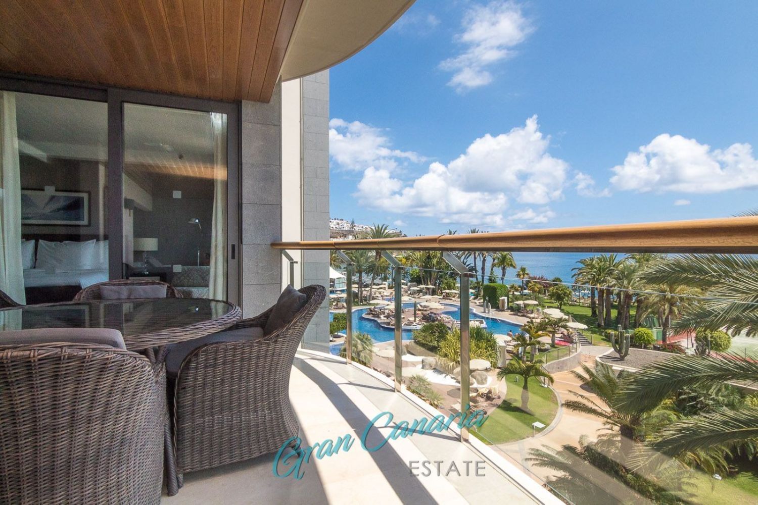 Flat for sale in first sea line in Aguasmarinas, Mogán