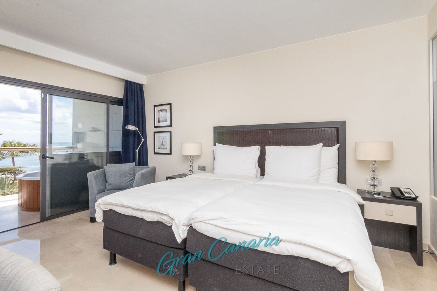 Flat for sale in first sea line in Aguasmarinas, Mogán