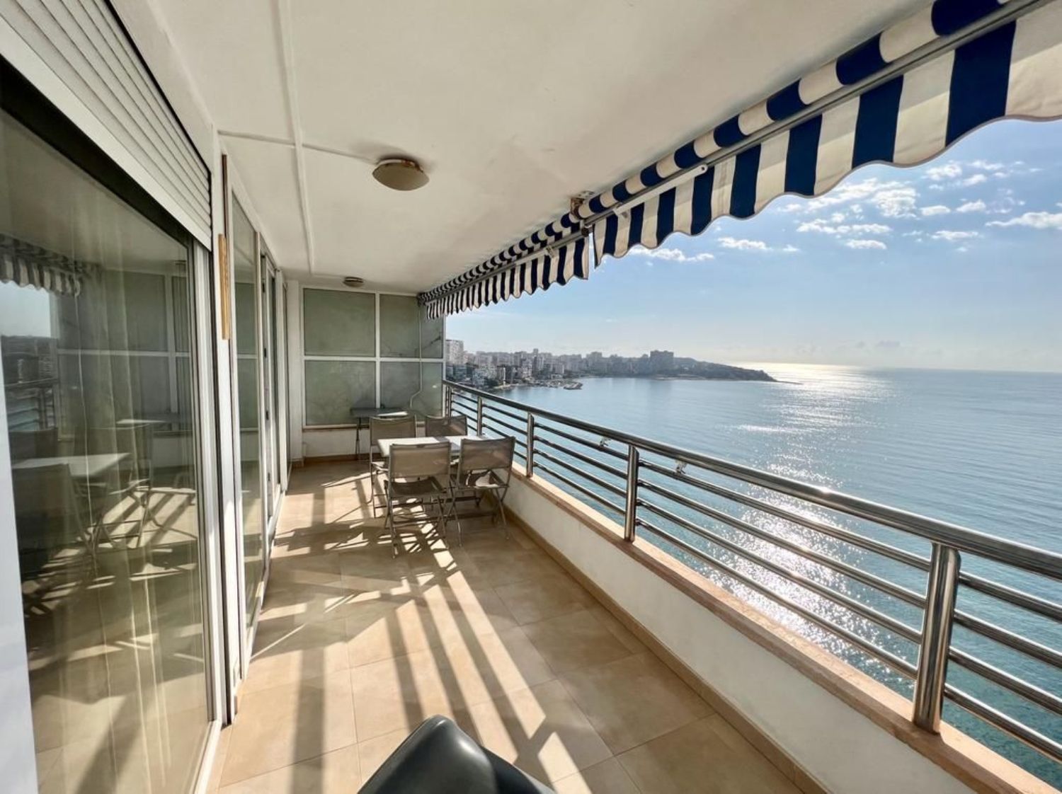 Apartment for sale on the seafront on Calle Sol Naciente, in Alicante