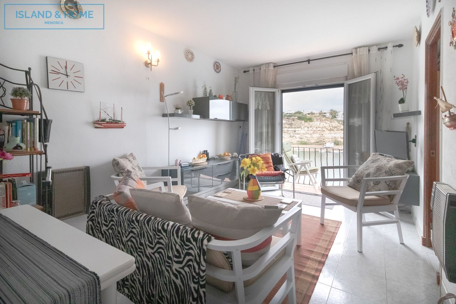 Flat for sale on the seafront in Calle Moll del Fonduco, Menorca