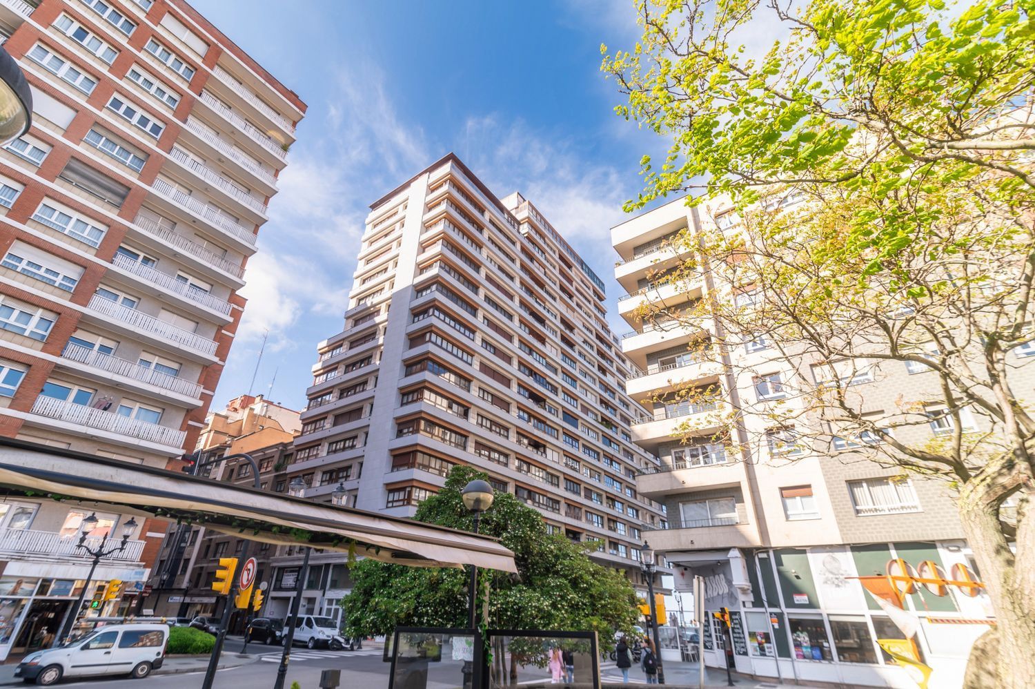 Apartment for sale on the seafront on Calle Menéndez Pelayo, in Gijón