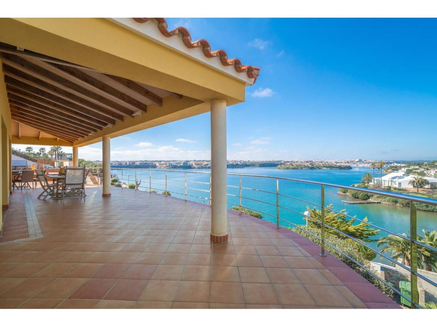 Villa for sale on the seafront in Cala Llonga, in Maó