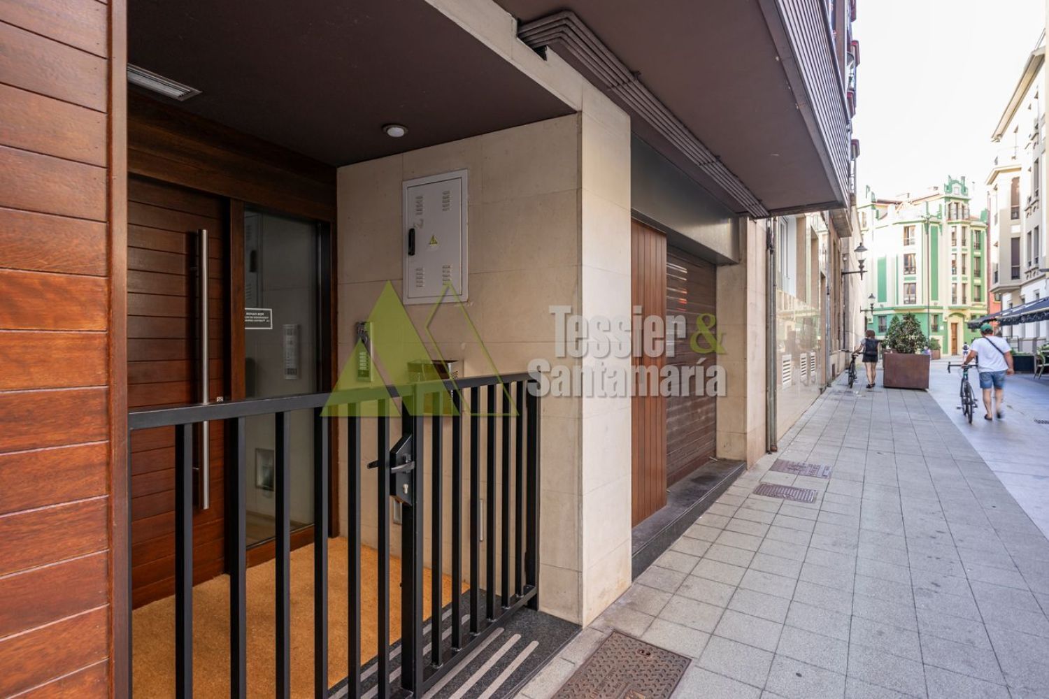Vende-se apartamento à beira-mar na rua San Melchor de Quirós, em Gijón