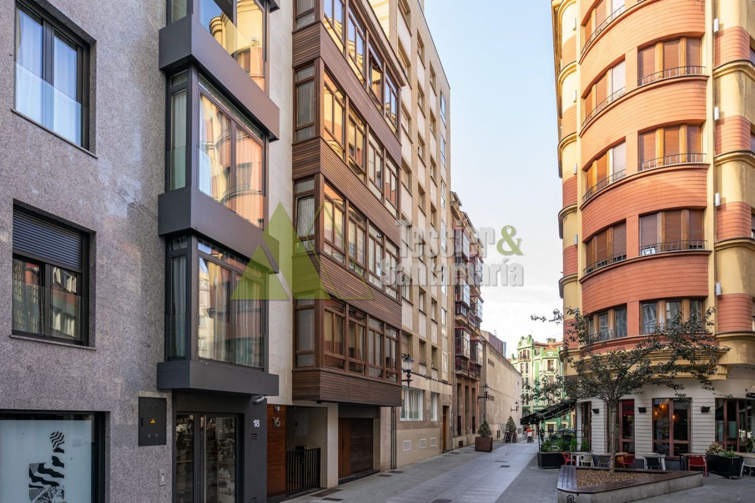 Apartment for sale on the seafront on Calle San Melchor de Quirós, in Gijón