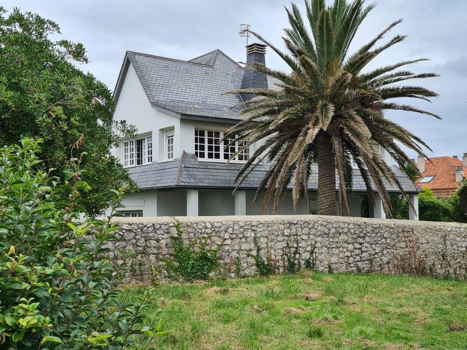 House for sale on the seafront on Calle Ricardo Cangas, in Ribadesella