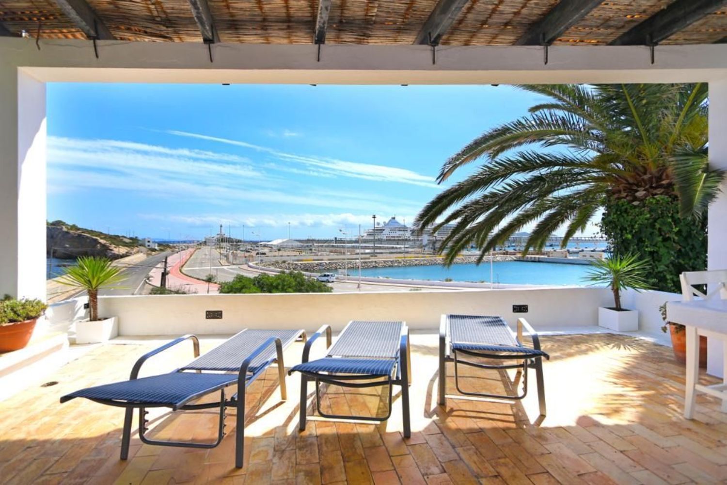 Townhouse for sale on the seafront on Calle de S'Illa Plana, in Ibiza