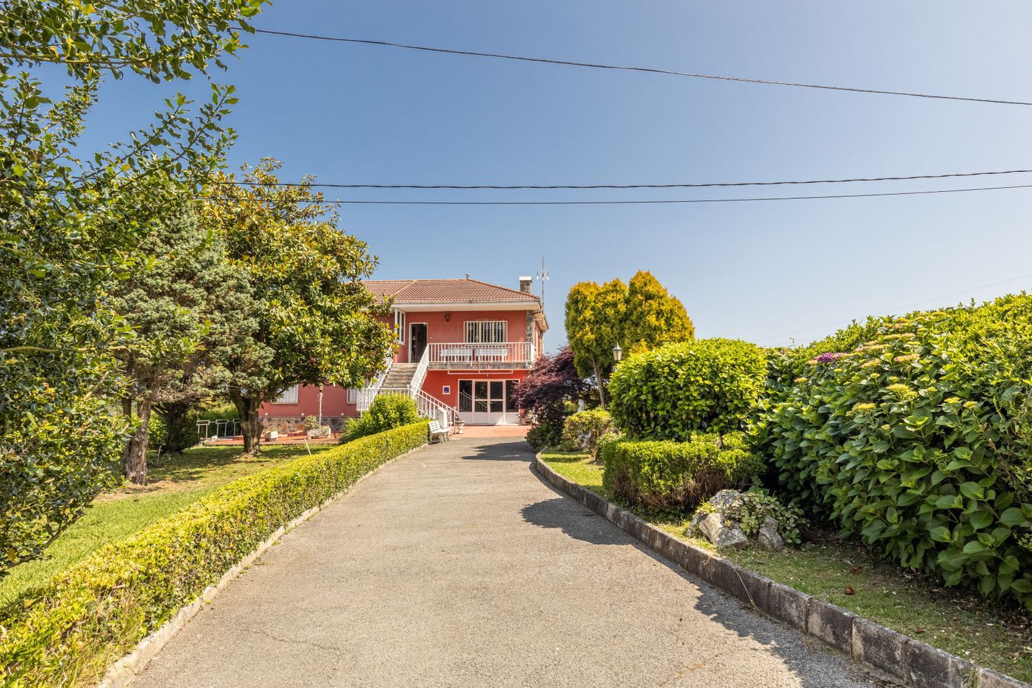 Vende-se casa à beira-mar na rua Villar, em Avilés