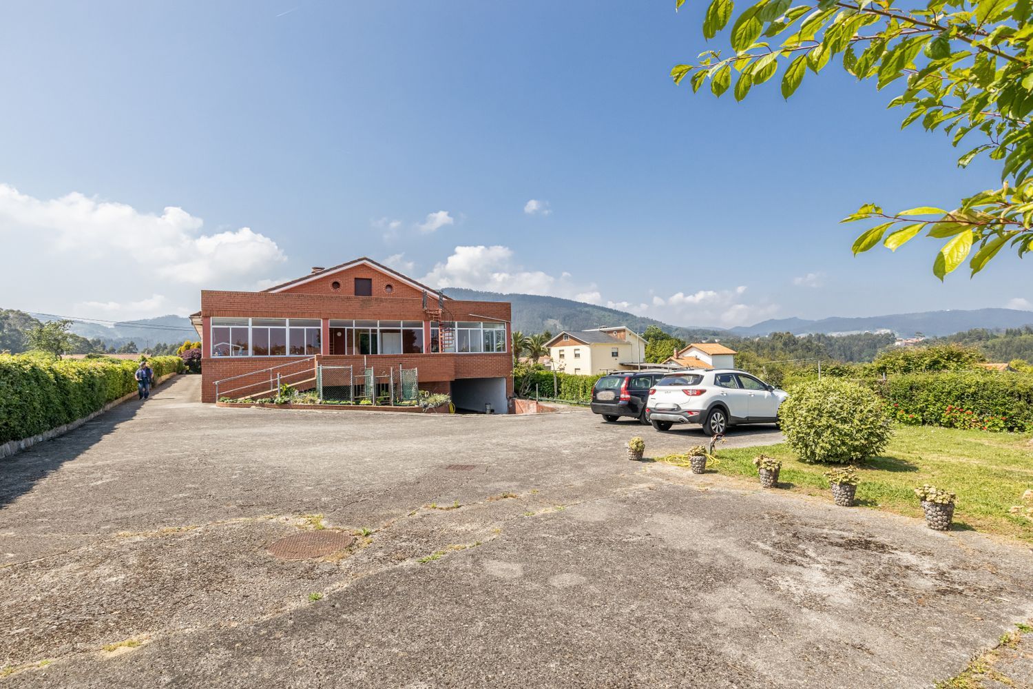 House for sale on the seafront on Calle Villar, in Avilés