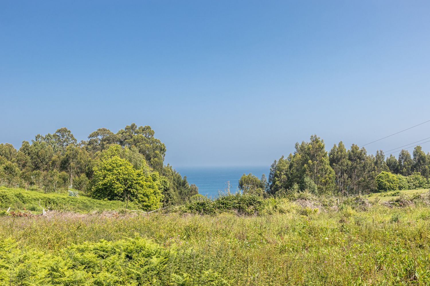 Vende-se casa à beira-mar na rua Villar, em Avilés