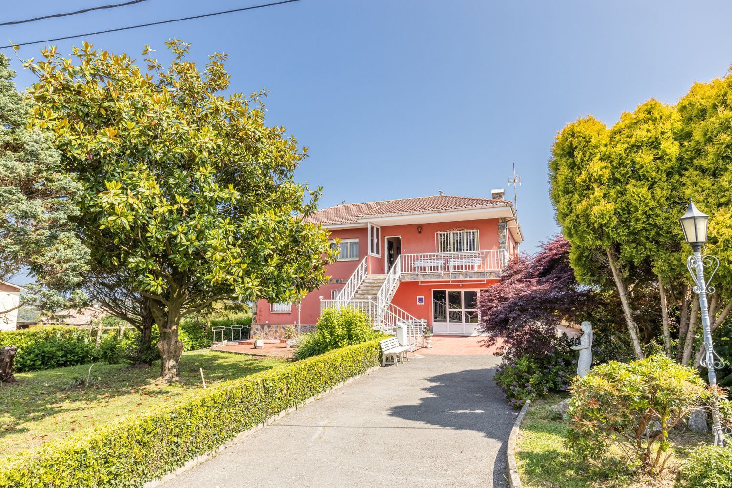 House for sale on the seafront on Calle Villar, in Avilés