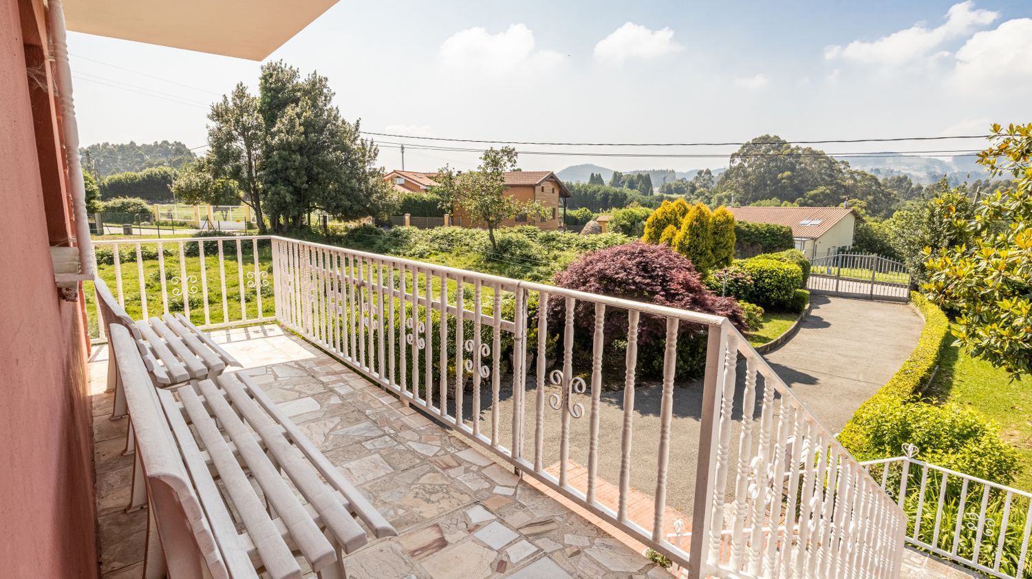 House for sale on the seafront on Calle Villar, in Avilés