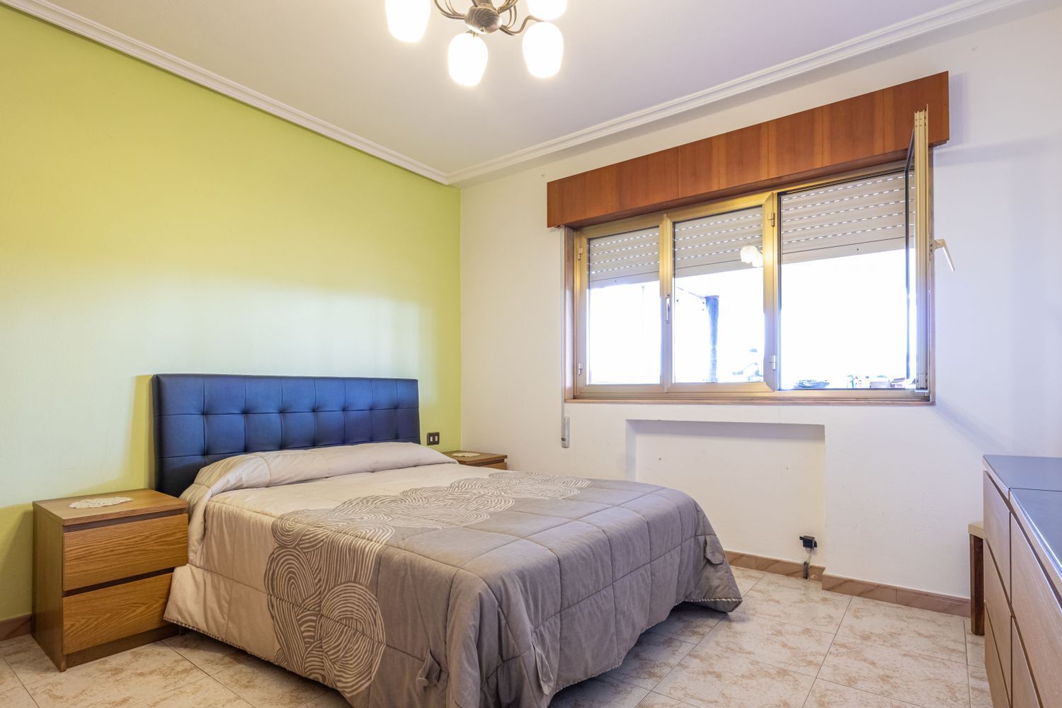 Vende-se casa à beira-mar na rua Villar, em Avilés