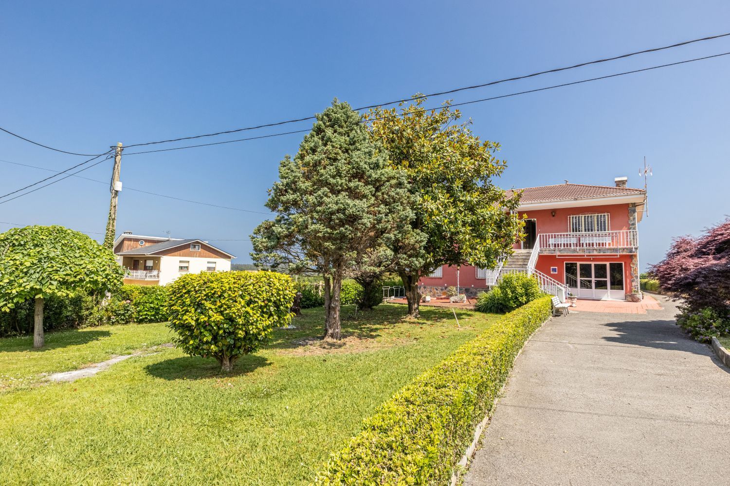 Vende-se casa à beira-mar na rua Villar, em Avilés