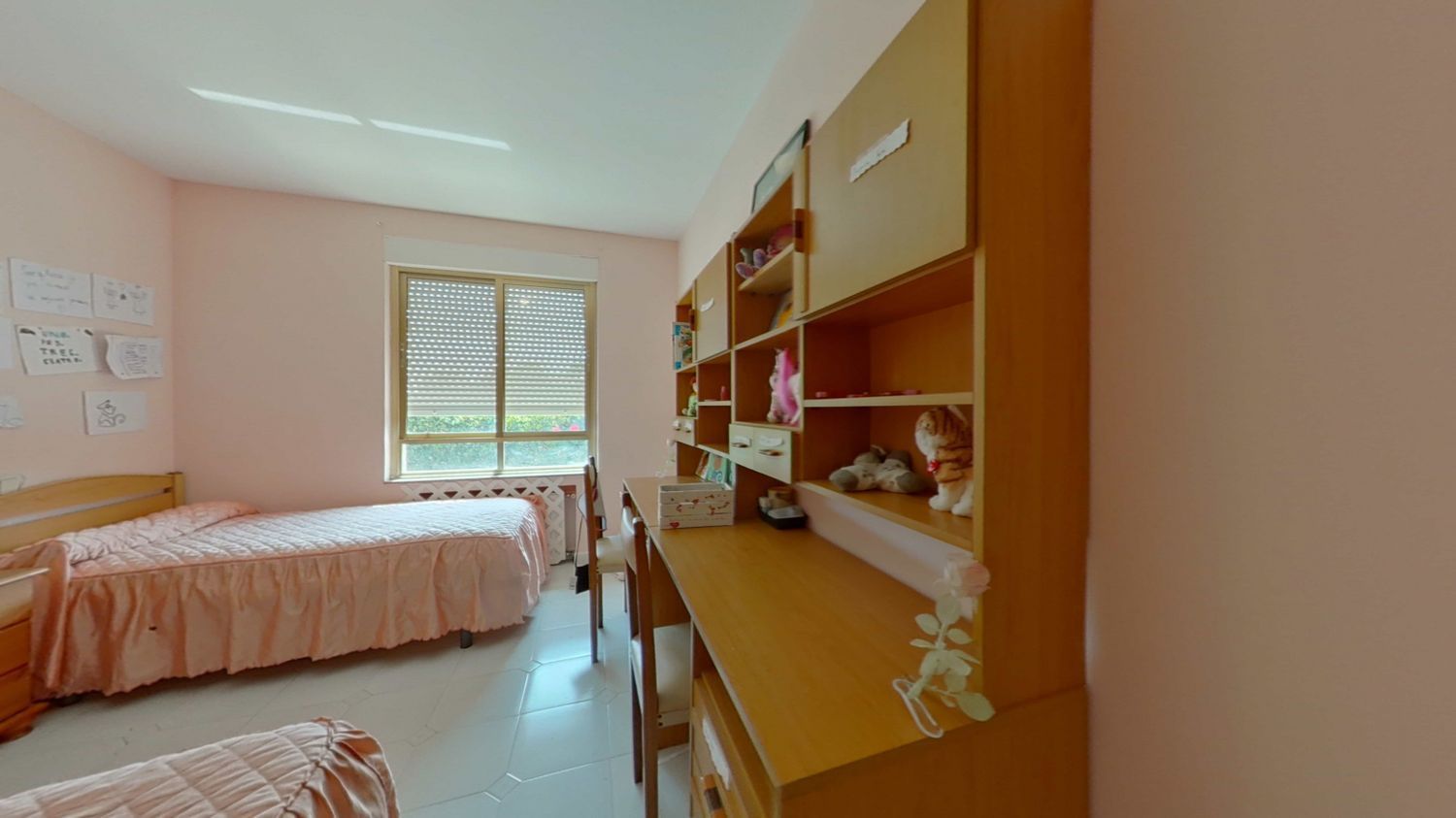 Vende-se casa à beira-mar na rua Villar, em Avilés