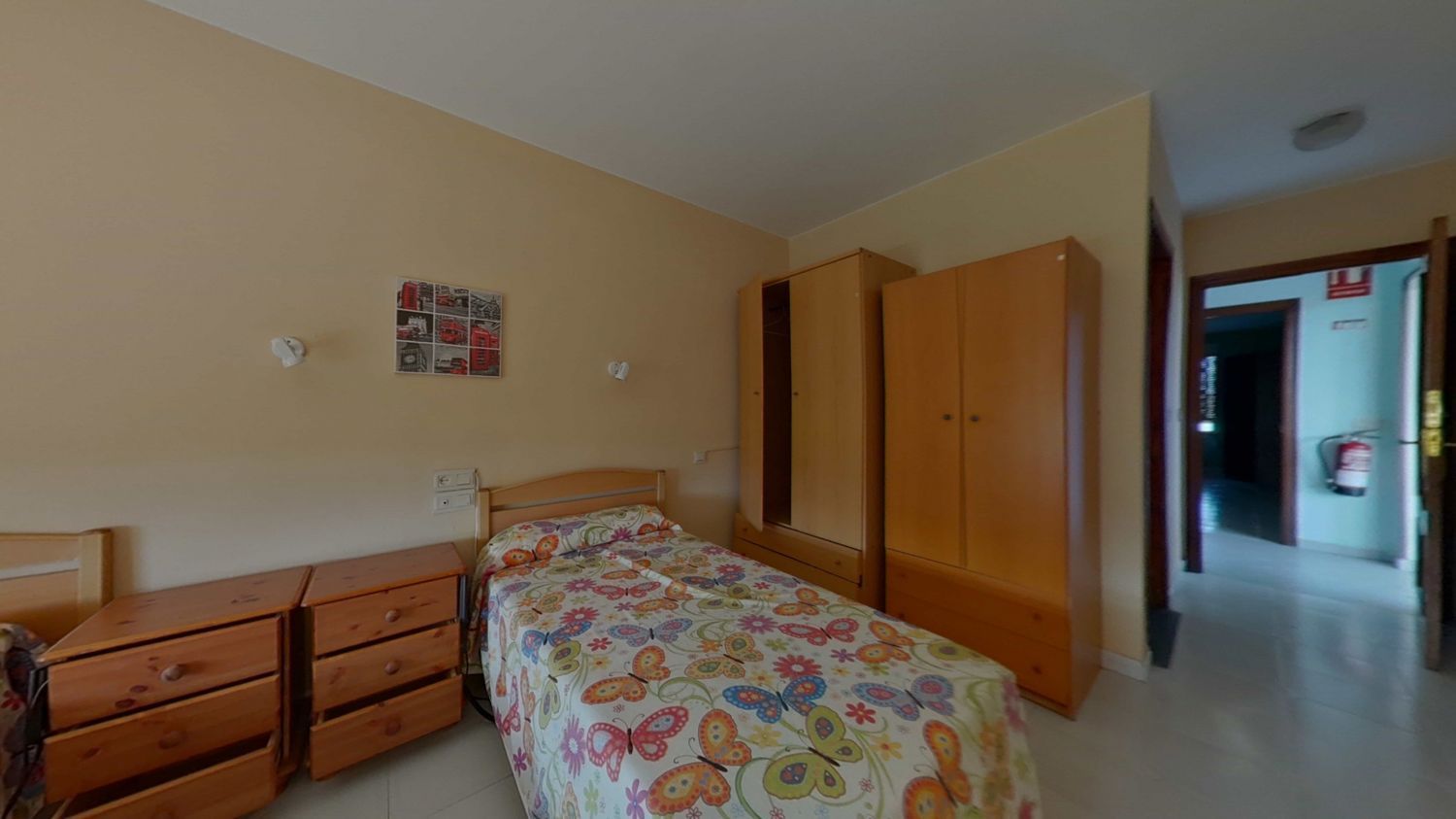 Vende-se casa à beira-mar na rua Villar, em Avilés