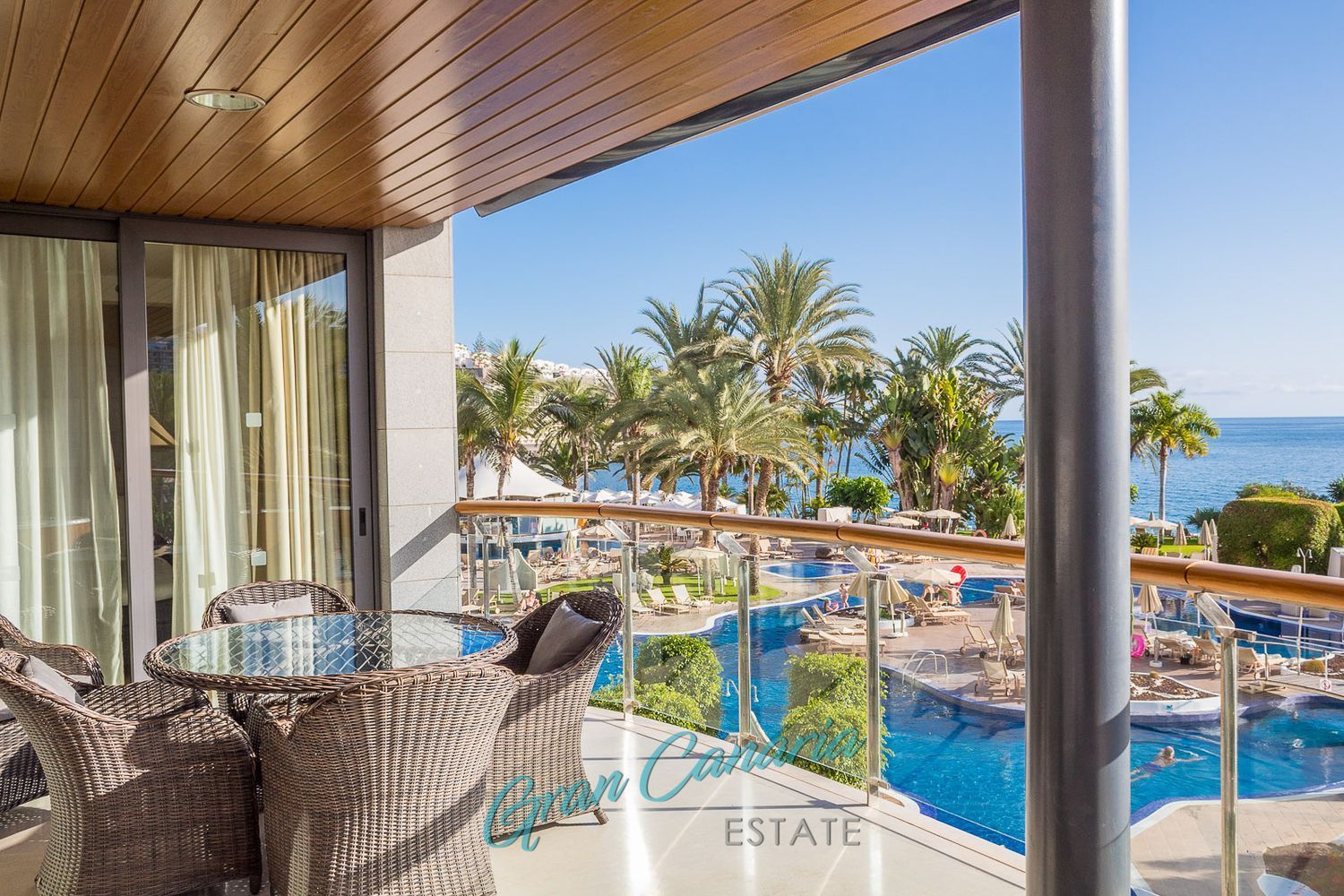 Flat for sale in first sea line in Los Canarios, Mogán