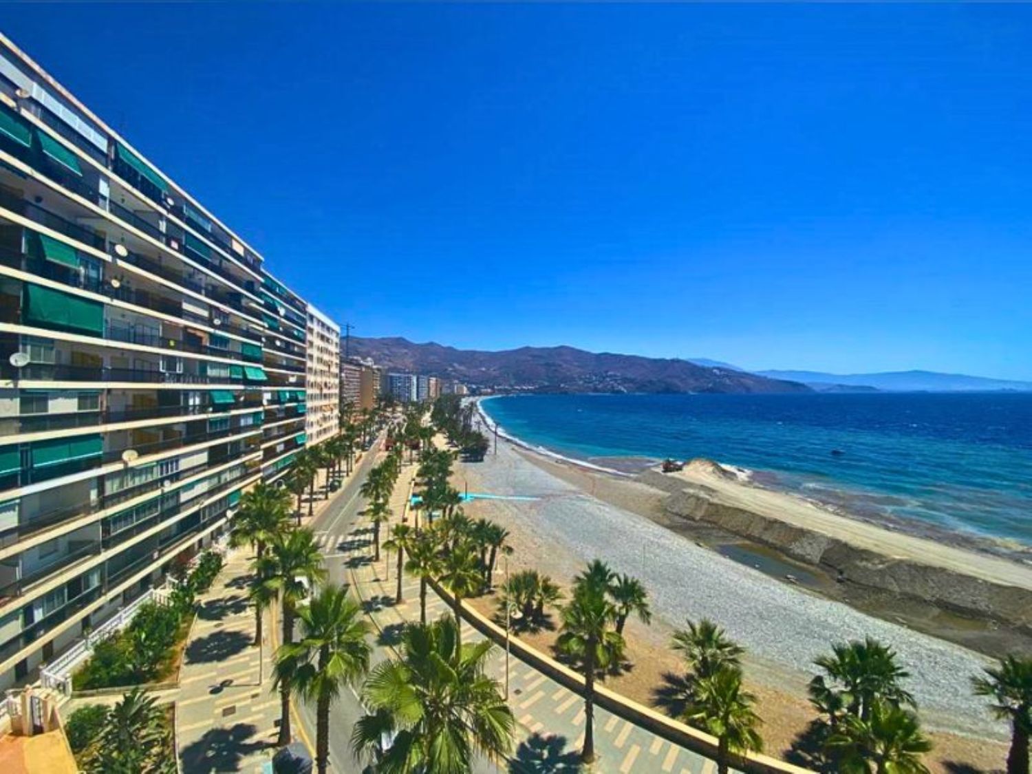 Apartment for sale on the seafront on Paseo de Velilla, in Almuñecar
