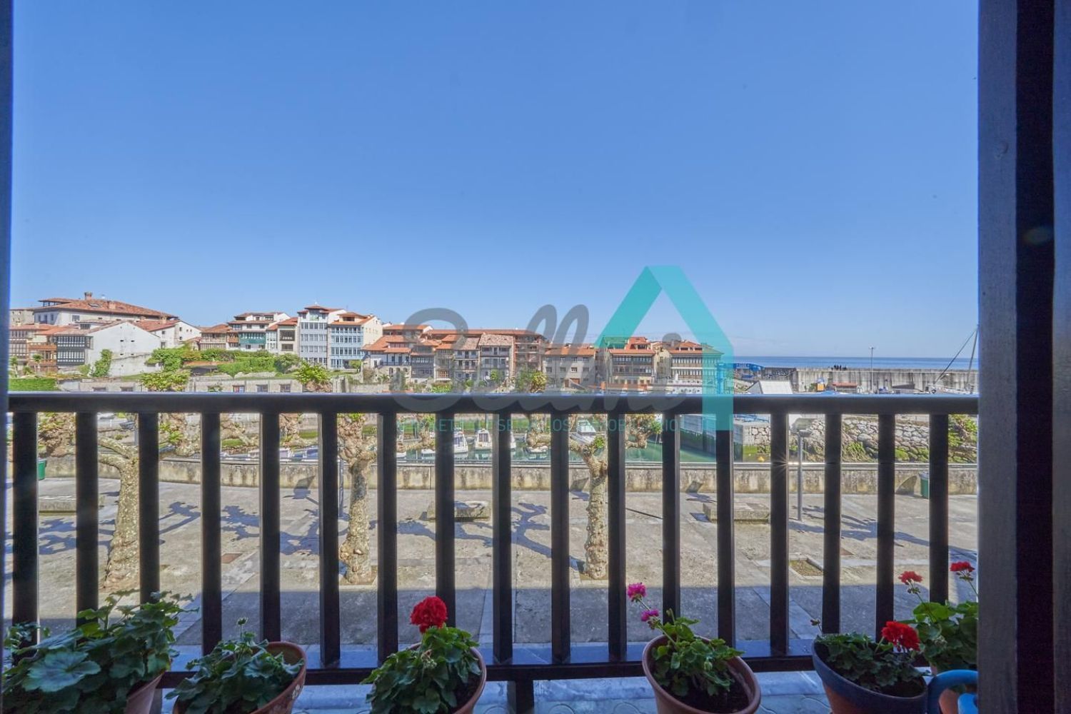 Apartment for sale on the seafront on San Antón street, in Llanes
