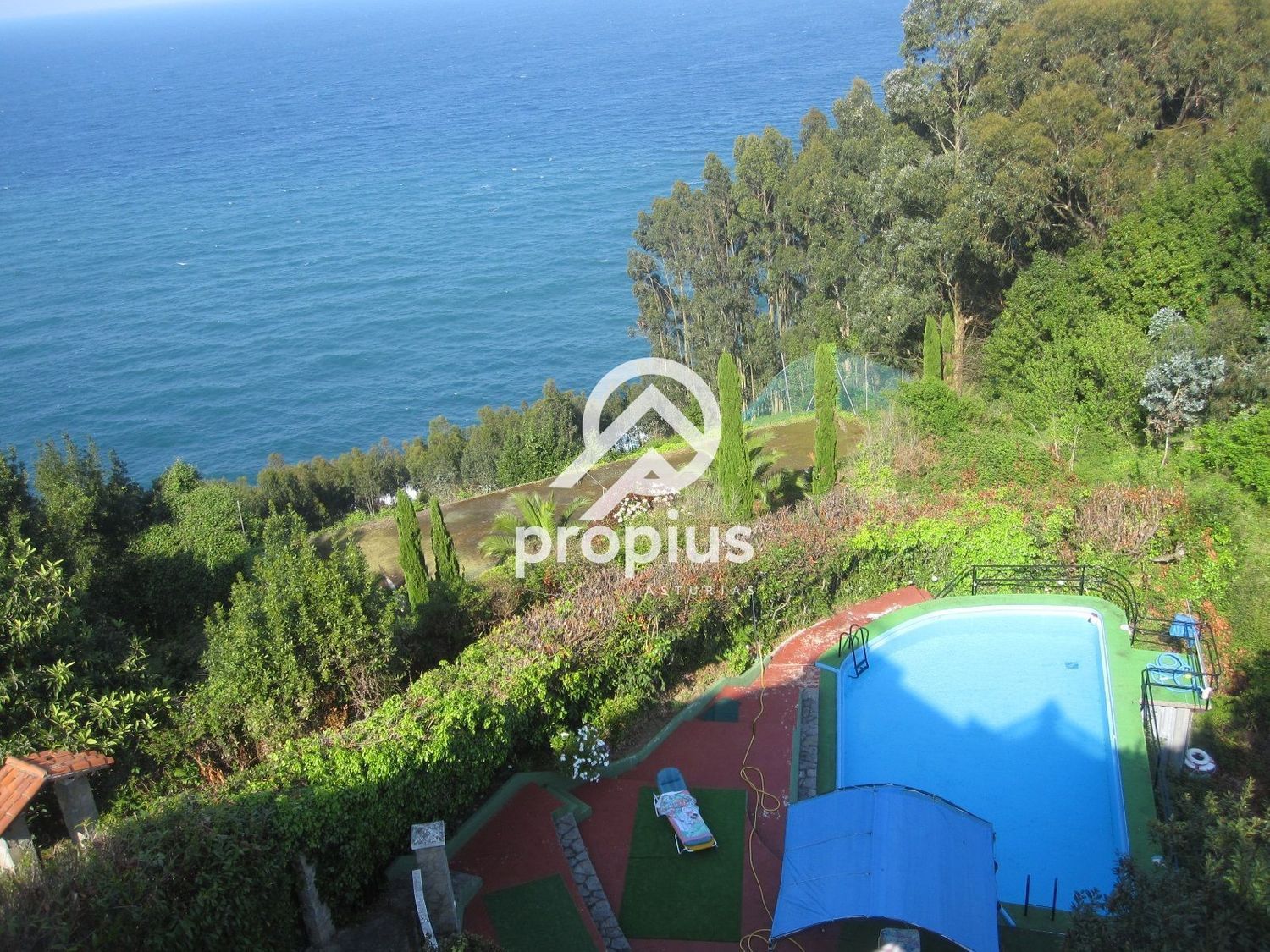 House for sale on the seafront on Calle San Roque, in Colunga