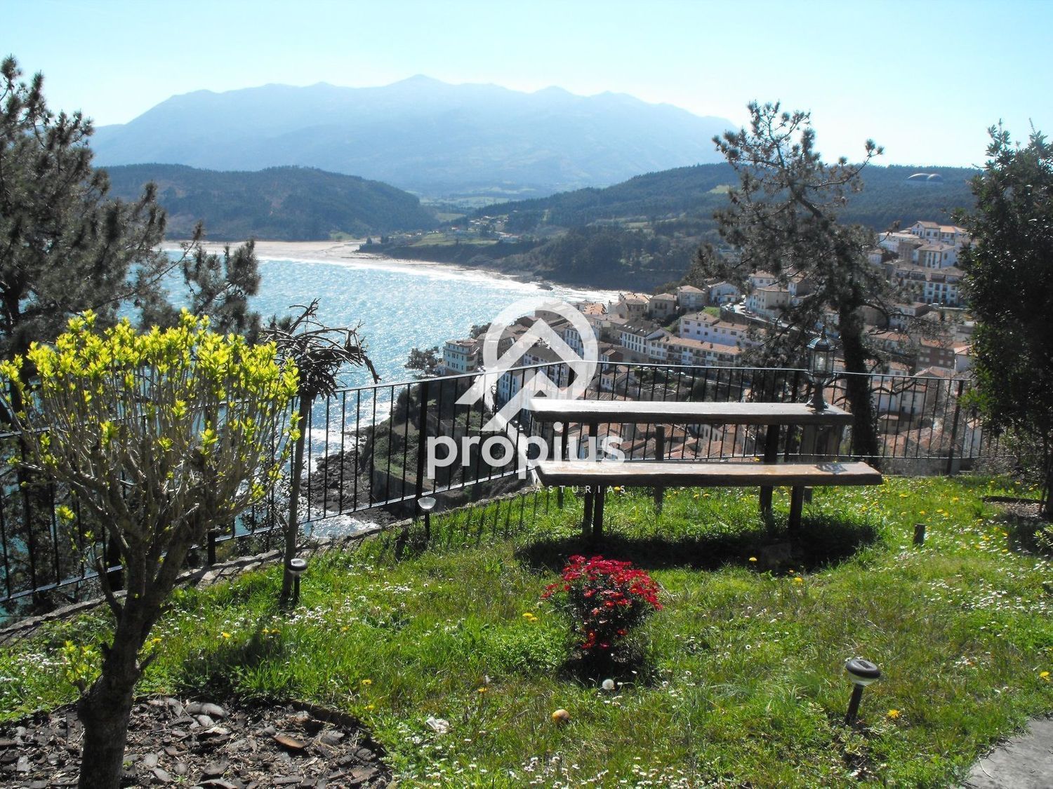 Casa en venda a primera línia de mar al Carrer San Roque, a Colunga