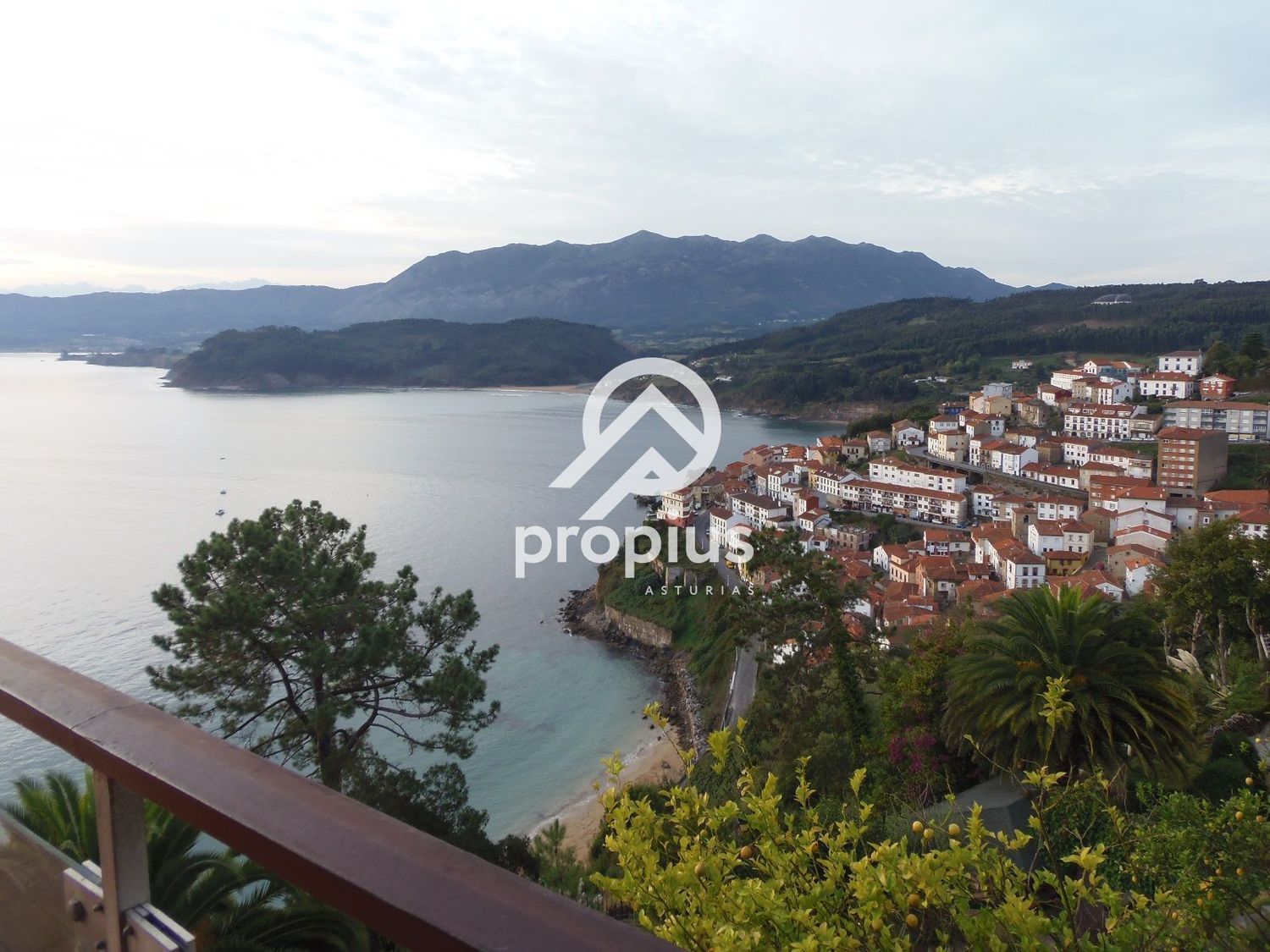 House for sale on the seafront on Calle San Roque, in Colunga
