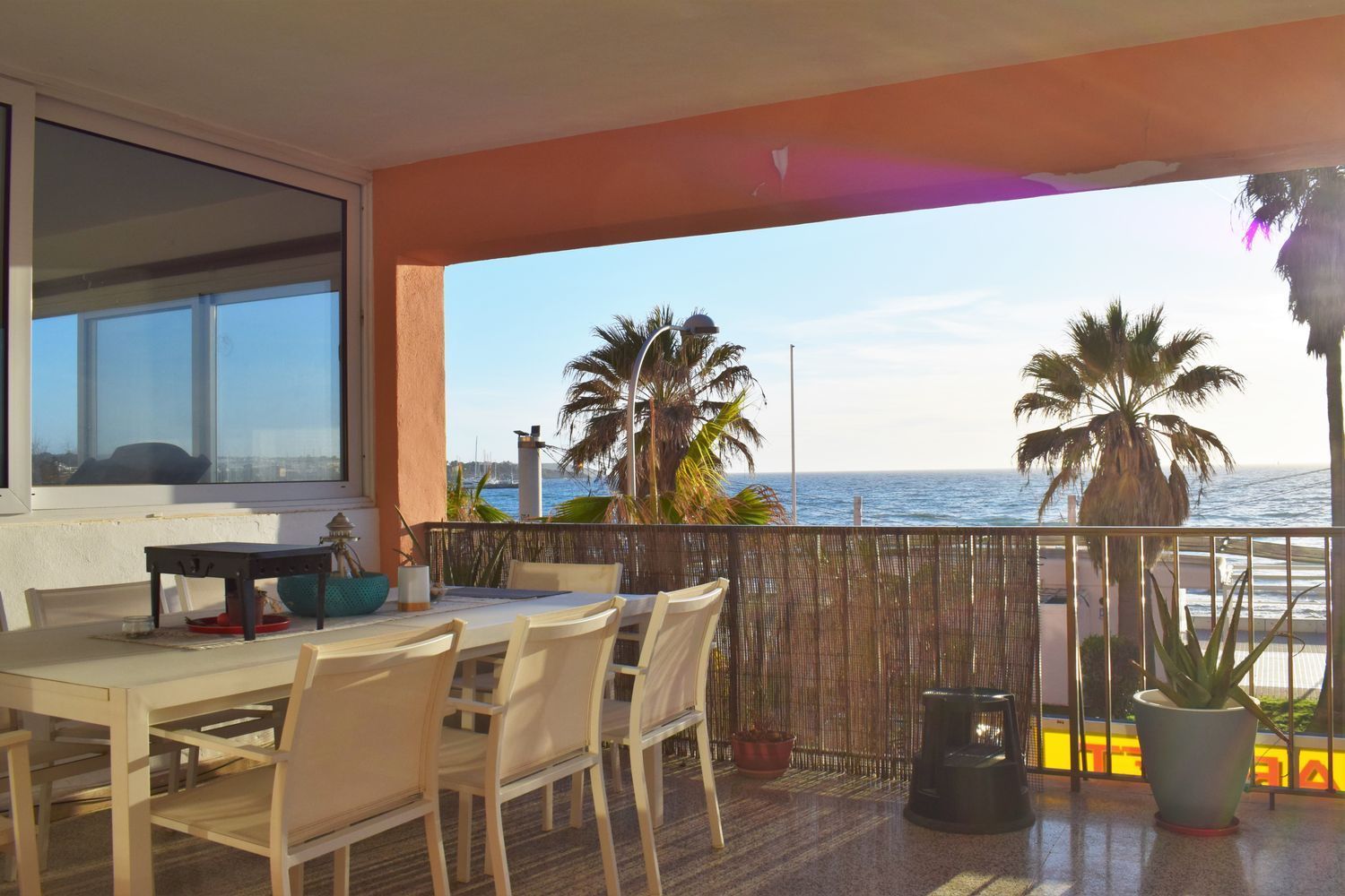 Flat for sale in first sea line in Avenida Nacional, in Palma de Mallorca