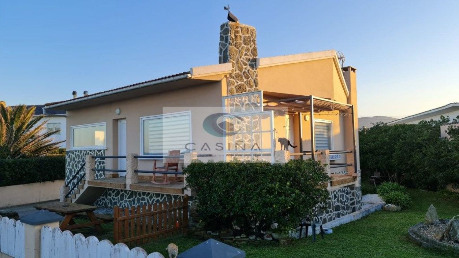 Casa en venta en primera línea de mar en el Paseo Dunas, en Barreiros