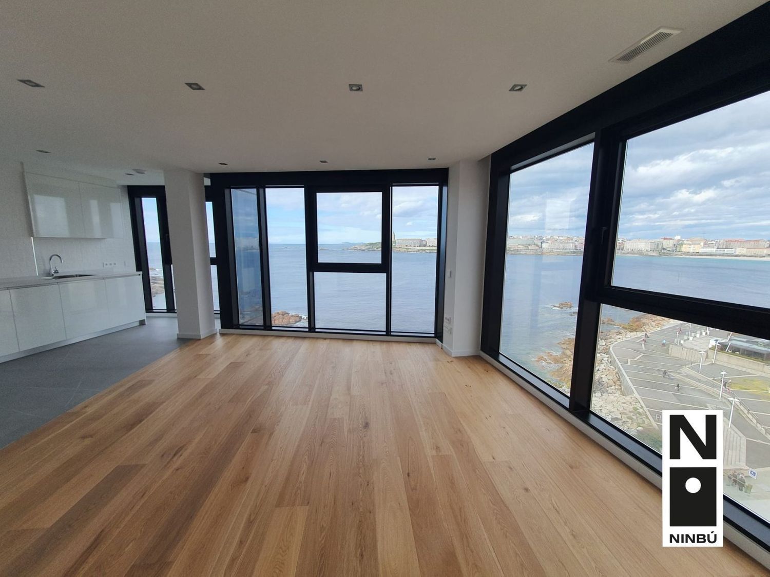 Apartamento en venta en primera línea de mar en el Paseo de Ronda, en A Coruña