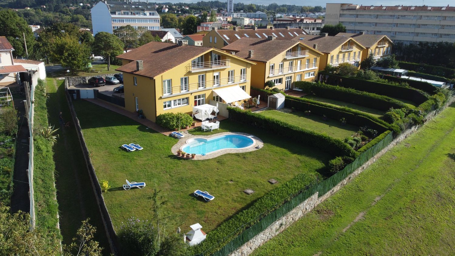 House for sale on the seafront on Vía Buccino Street, in Oleiros