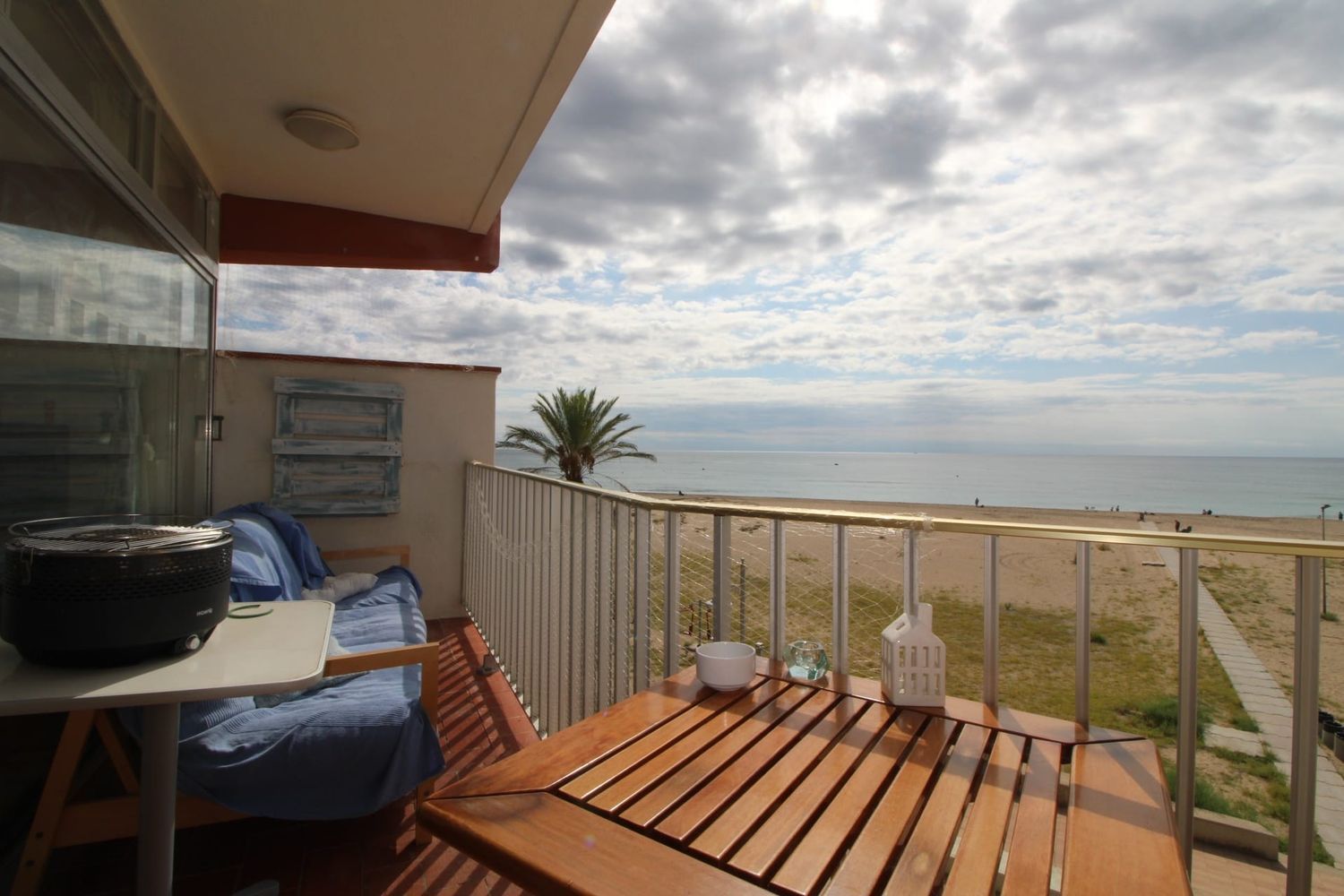 Apartment for sale on the seafront in Avinguda Palfuriana, in Coma-Ruga