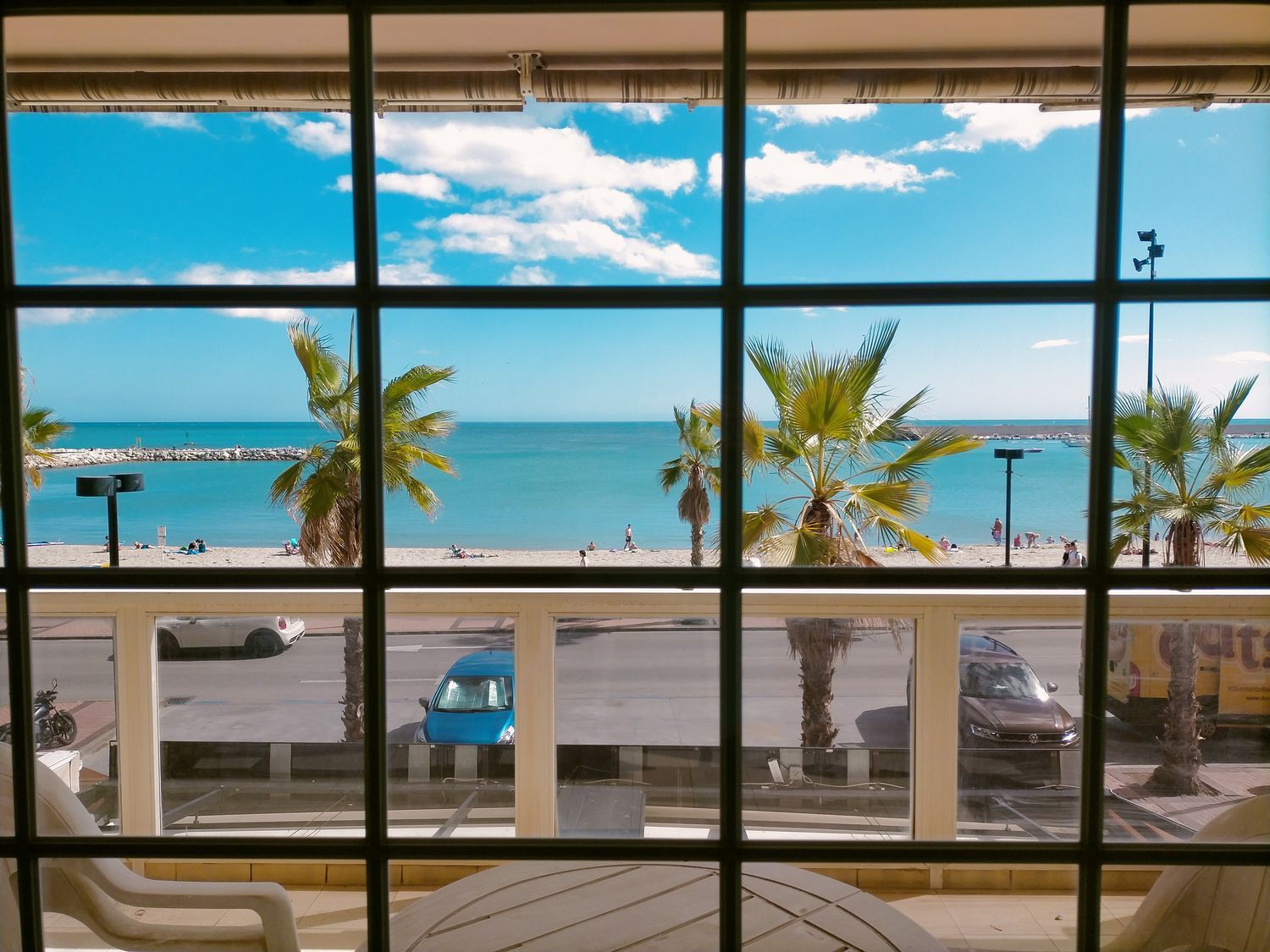 Vende-se apartamento à beira-mar no passeio Rey de España, em Fuengirola