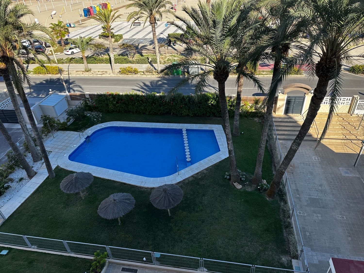 Apartment for sale on the seafront on Avenida de Niza, in Alicante