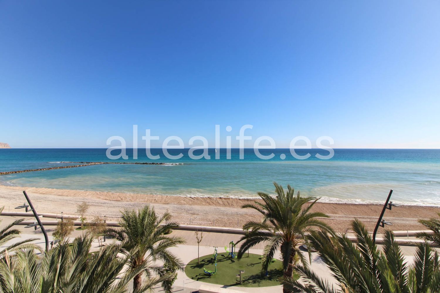 Apartamento à venda à beira-mar no passeio Mediterrani, em Altea